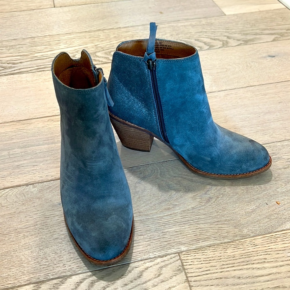 EUC Sofft brand ankle boots size 7.5